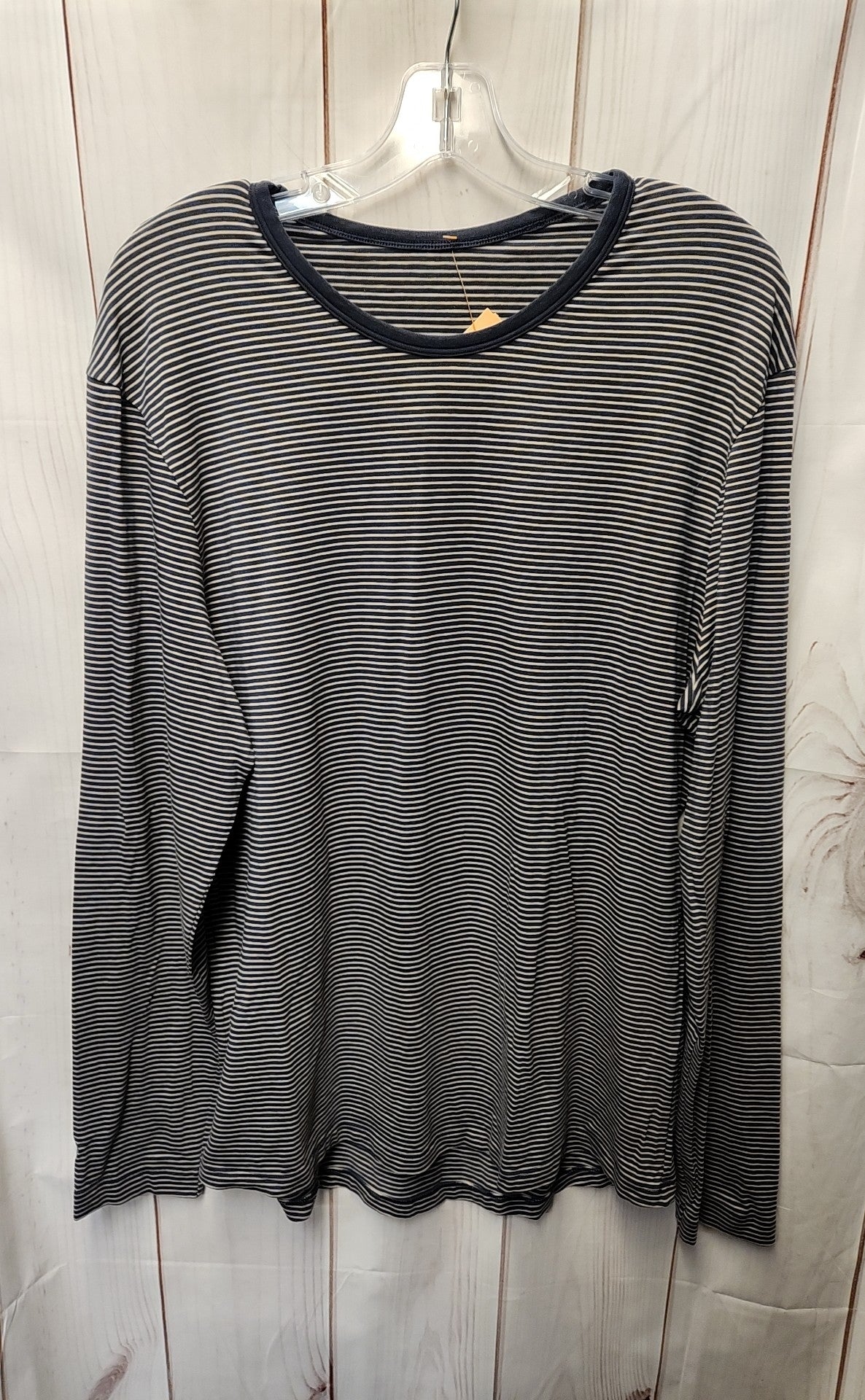 Lululemon Men's Size L Navy Shirt