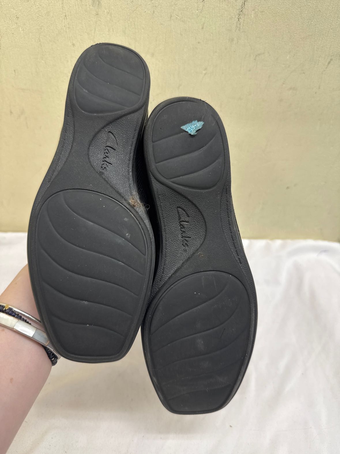 Clarks Women's Size 6-1/2 Black Flats Shoes