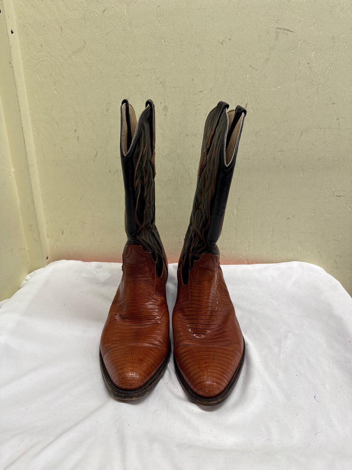 VTG Pesco Bill Men's Size 10 Black & Brown Boots Shoes AS IS - wear