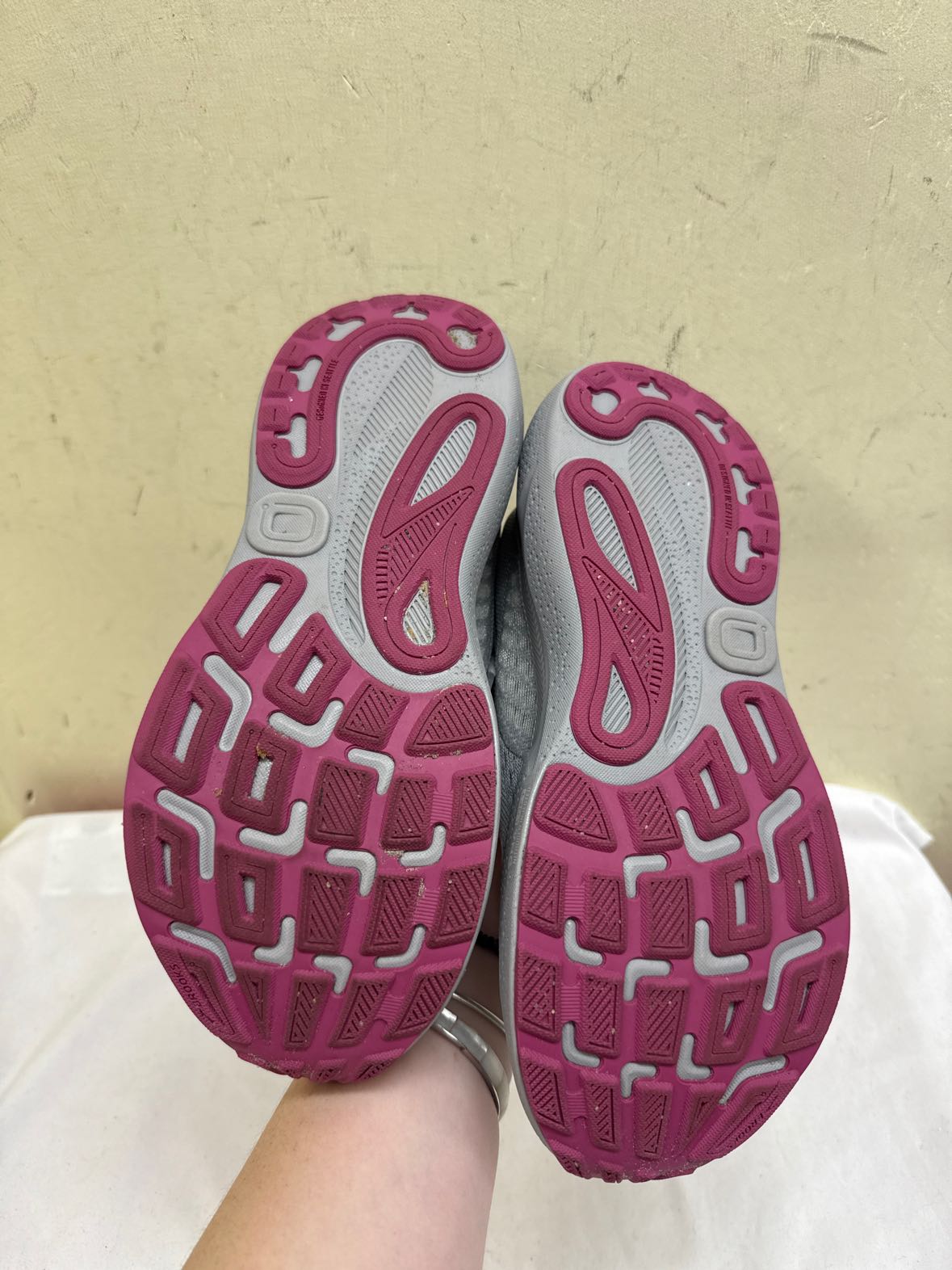 Brooks Women's Size 9-1/2 Gray Sneakers Shoes