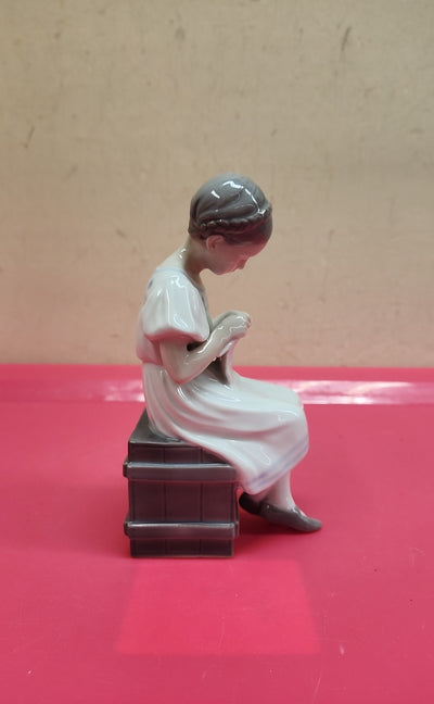 Bing & Grondahl Grethe, Girl Sitting And Knitting Figurine