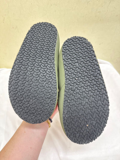 North Face Boy's Size 3 Green Camo Shoes