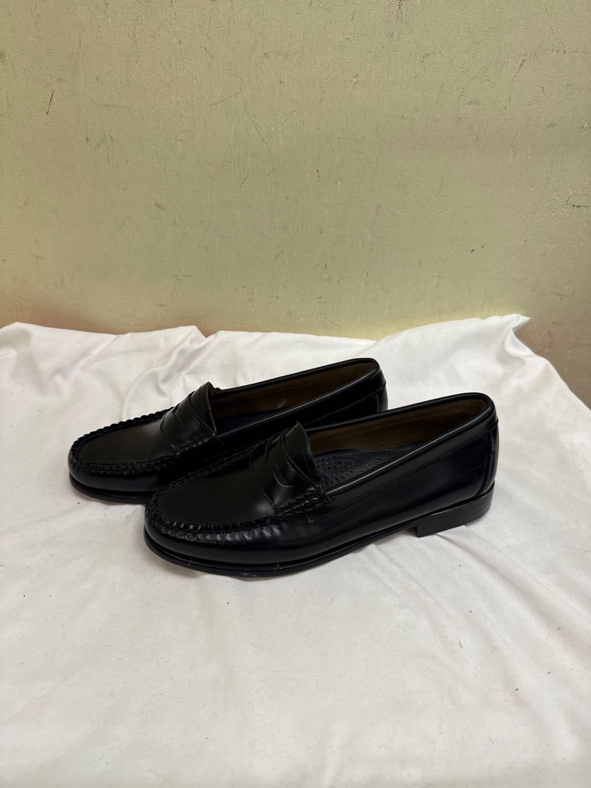 GH Bass Women's Size 6 Black Flats Shoes