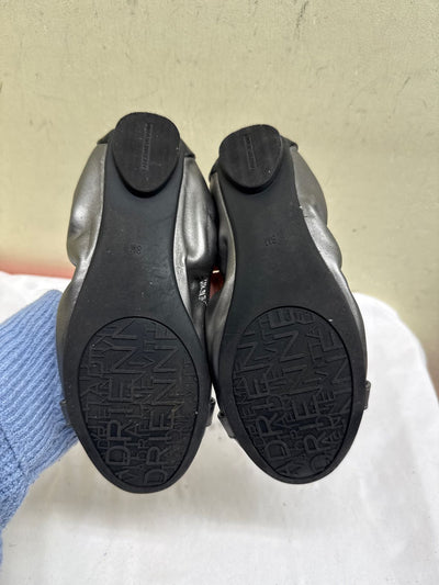 Adrienne Vittadini Women's Size 8 Silver Flats Shoes