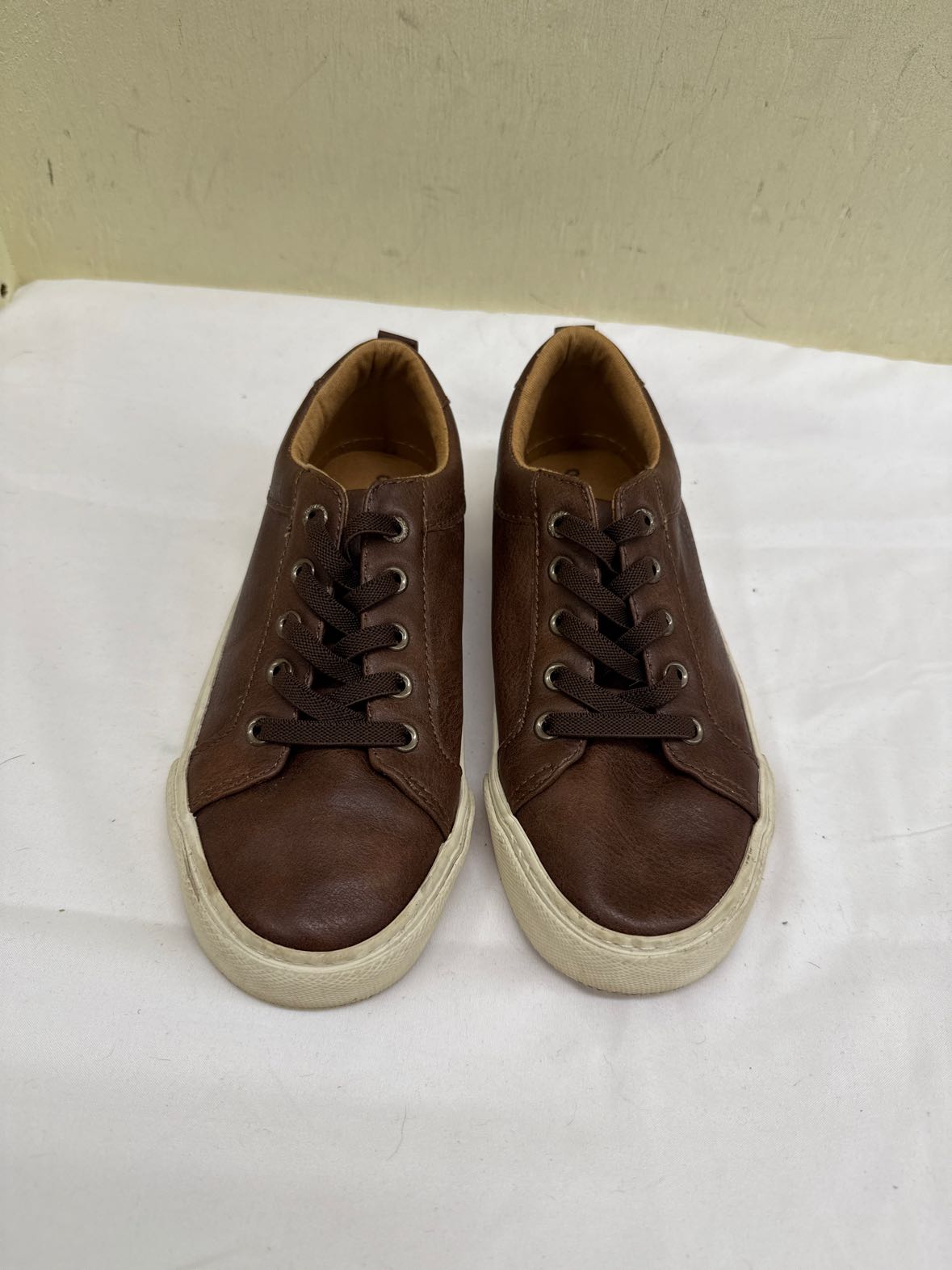 Old Navy Boy's Size 2 Brown Shoes