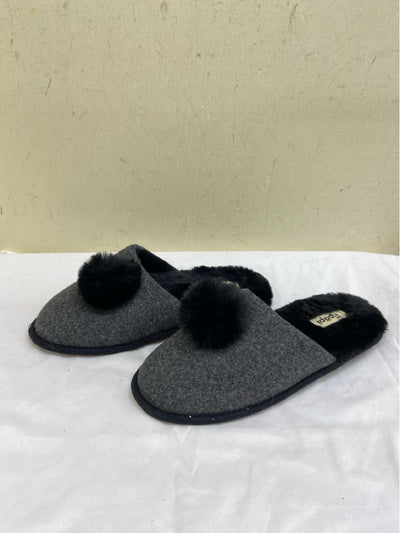 Floopi Women's Size 7 Gray Slippers