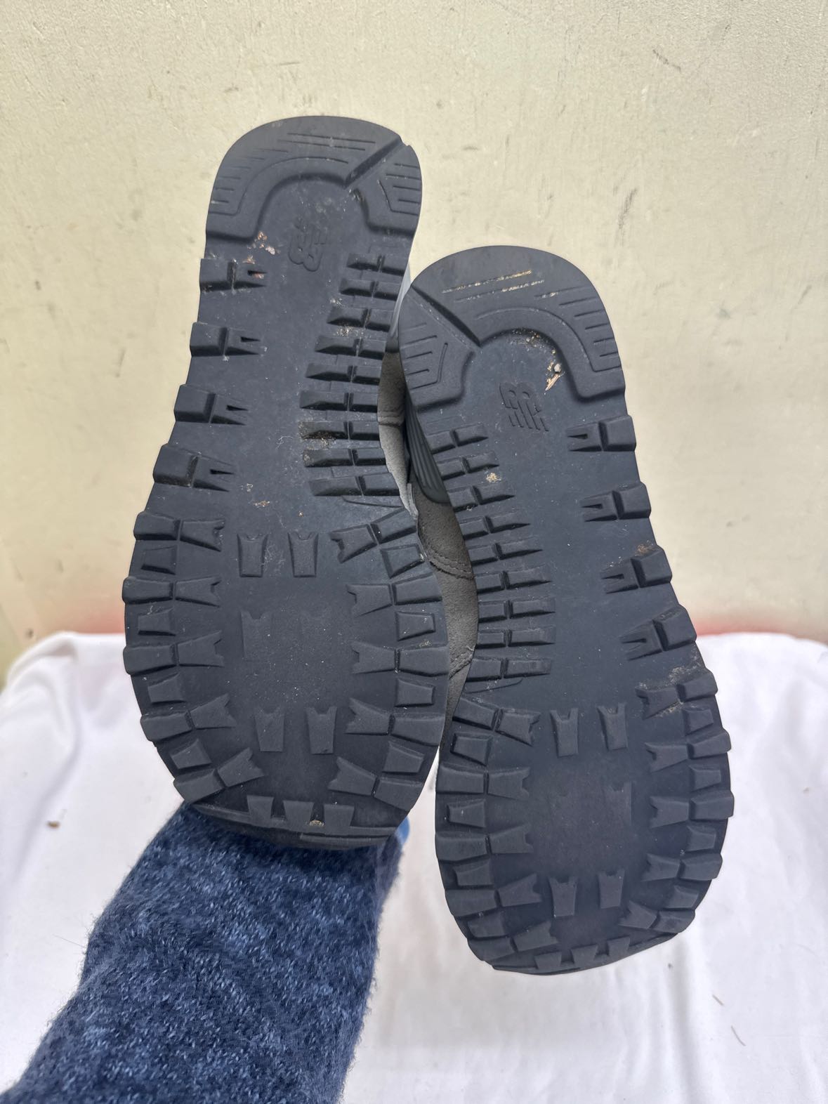 New Balance Women's Size 7-1/2 Gray Sneakers Shoes