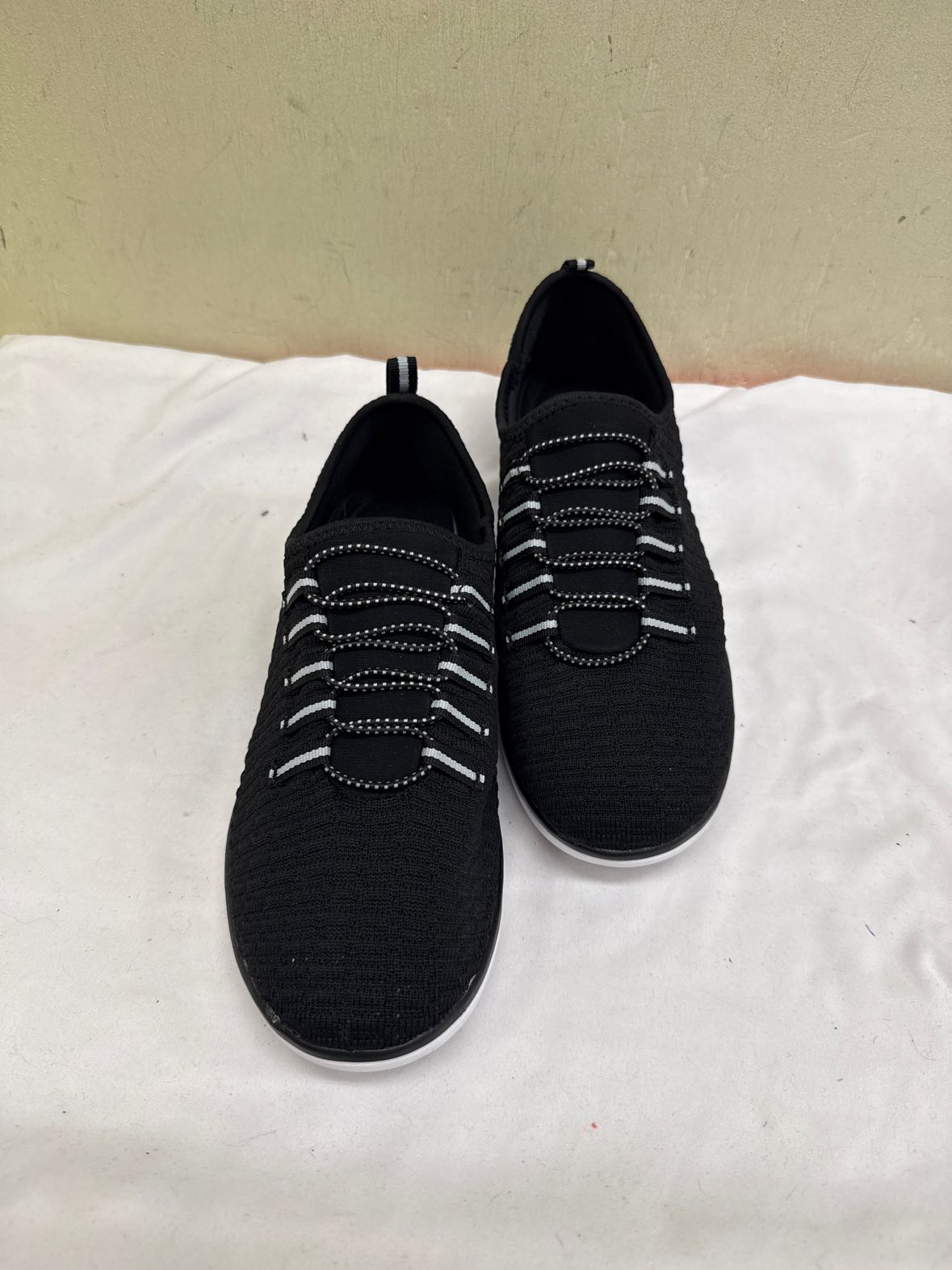 Comfortview Women's Size 9-1/2 Black Sneakers Shoes