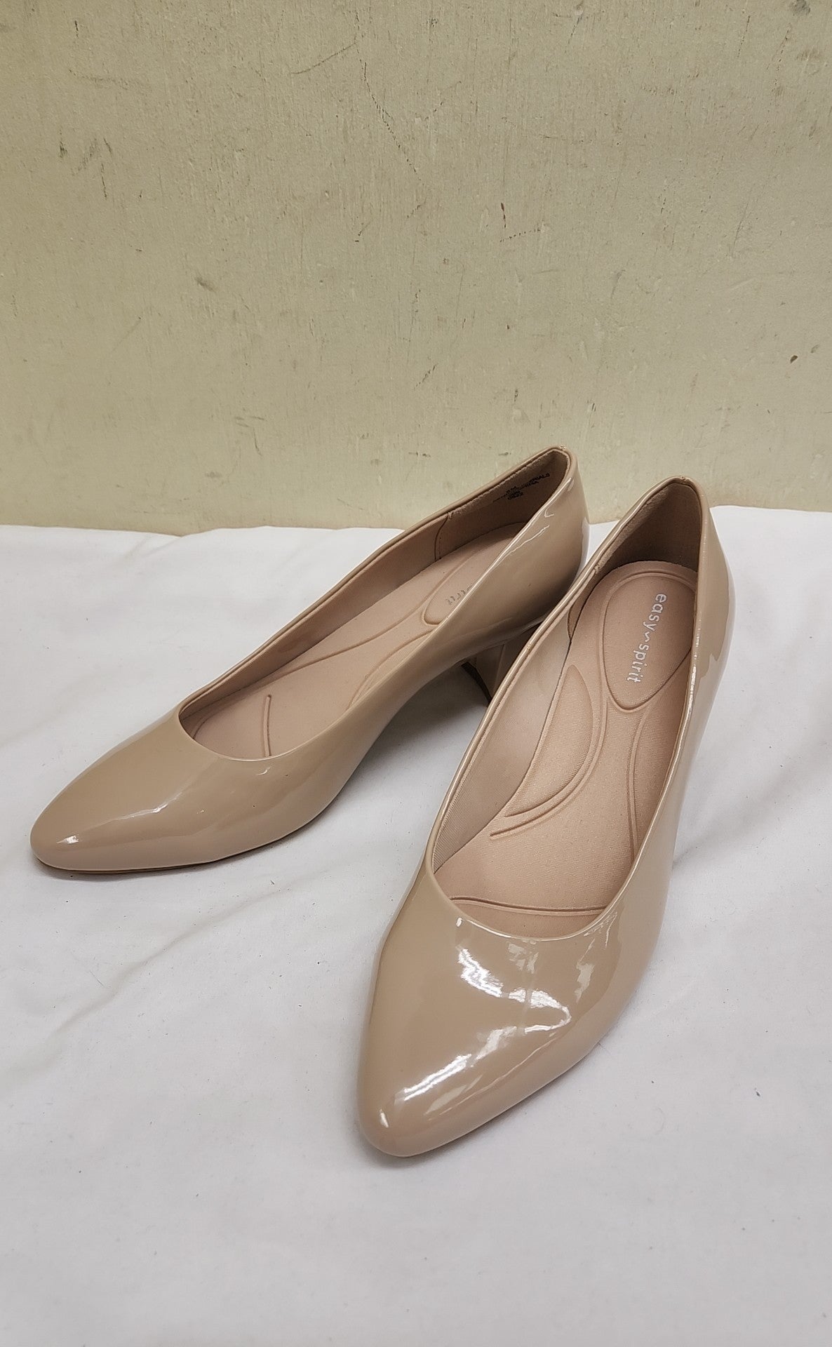 Easy Spirit Women's Size 8 Tan Pumps Shoes