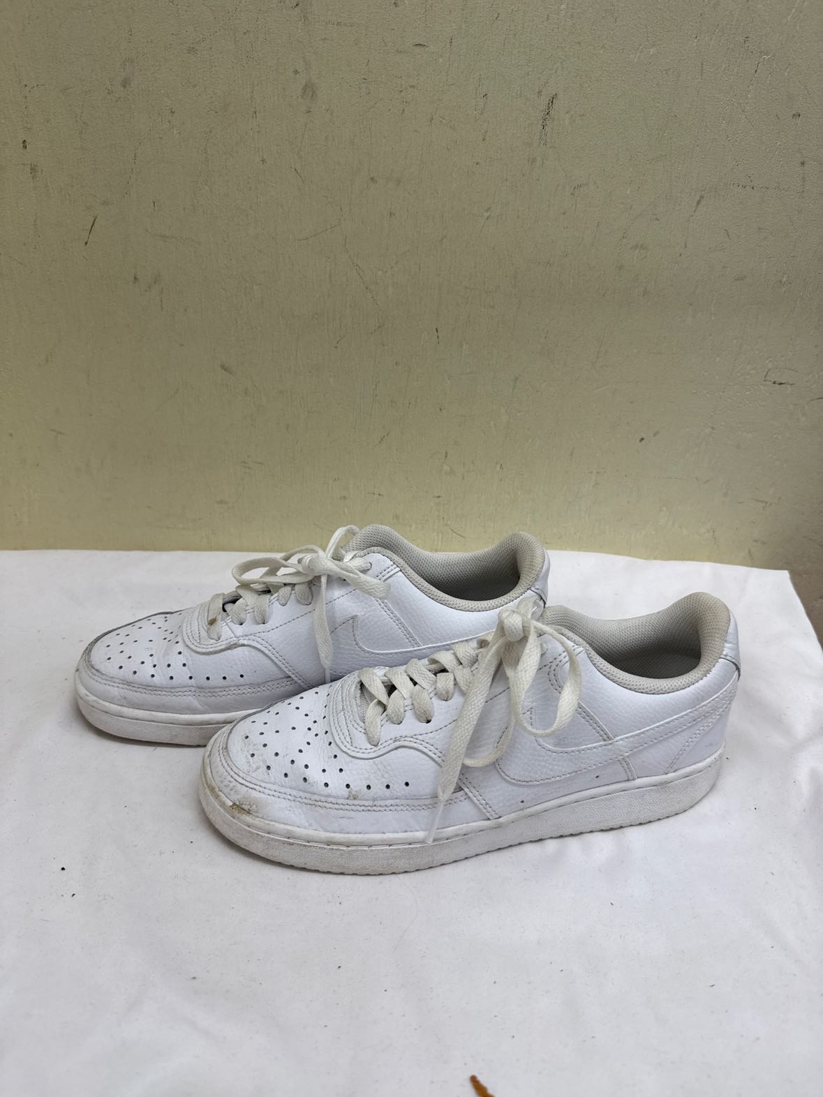 Nike Women's Size 8-1/2 White Sneakers Shoes