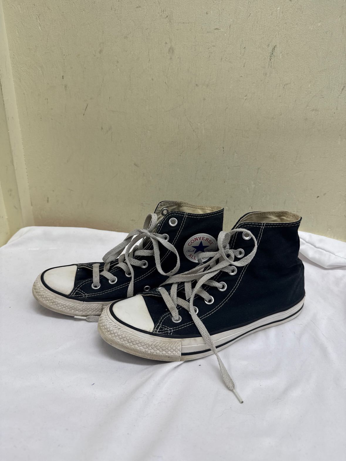 Converse Women's Size 8 Black Sneakers Shoes