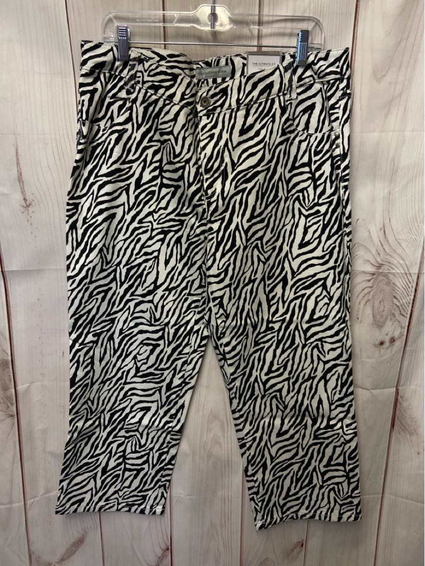 NWT Chico's Women's Size 3 = US 16 White & Black Jeans Crop