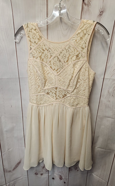 BCBgeneration Women's Size 6 Cream Dress