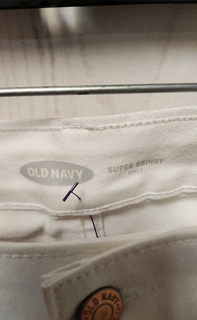 Old Navy Women's Size 28 (5-6) White Jeans Super Skinny Ankle