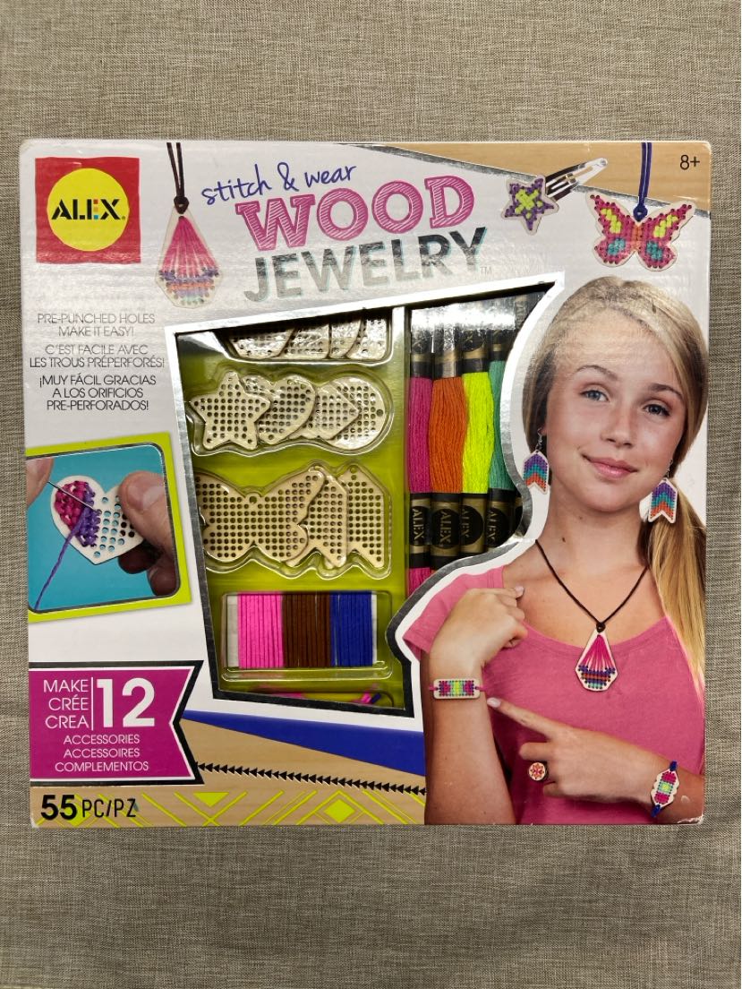 NIB Stitch & Wear Wood Jewelry Kit Arts & Crafts