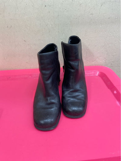 White Mountain Women's Size 9 Black Boots