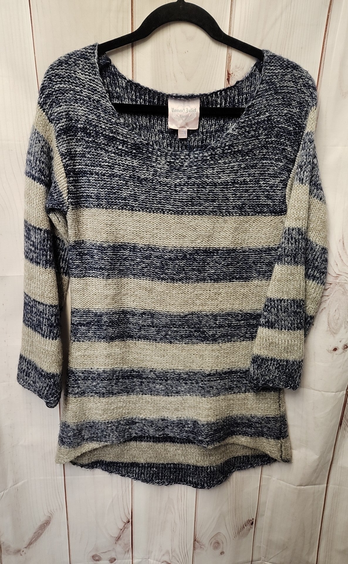 Romeo & Juliet Women's Size M Blue Sweater