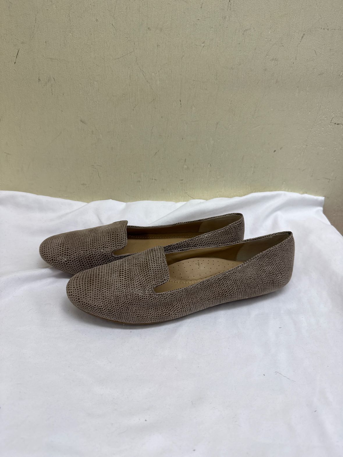 Van Eli Women's Size 9 Tan Flats Shoes