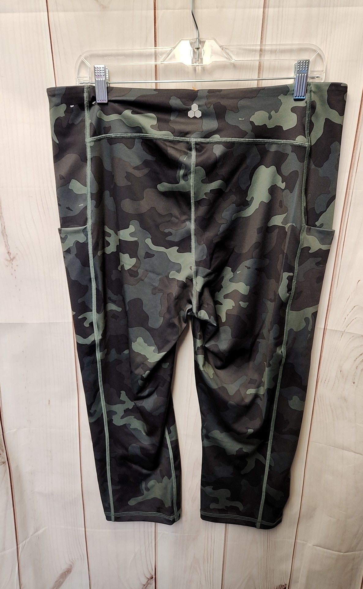 Tek Gear Women's Size 1X Green Camo Leggings