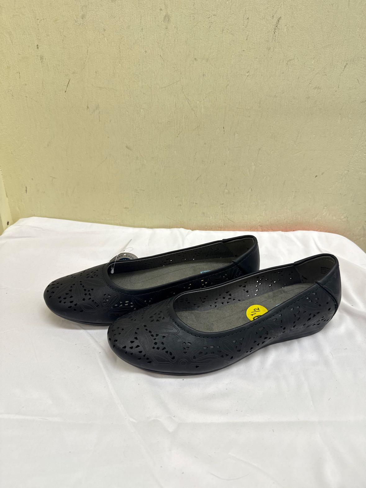 NWT Baretraps Women's Size 9-1/2 Black Flats Shoes