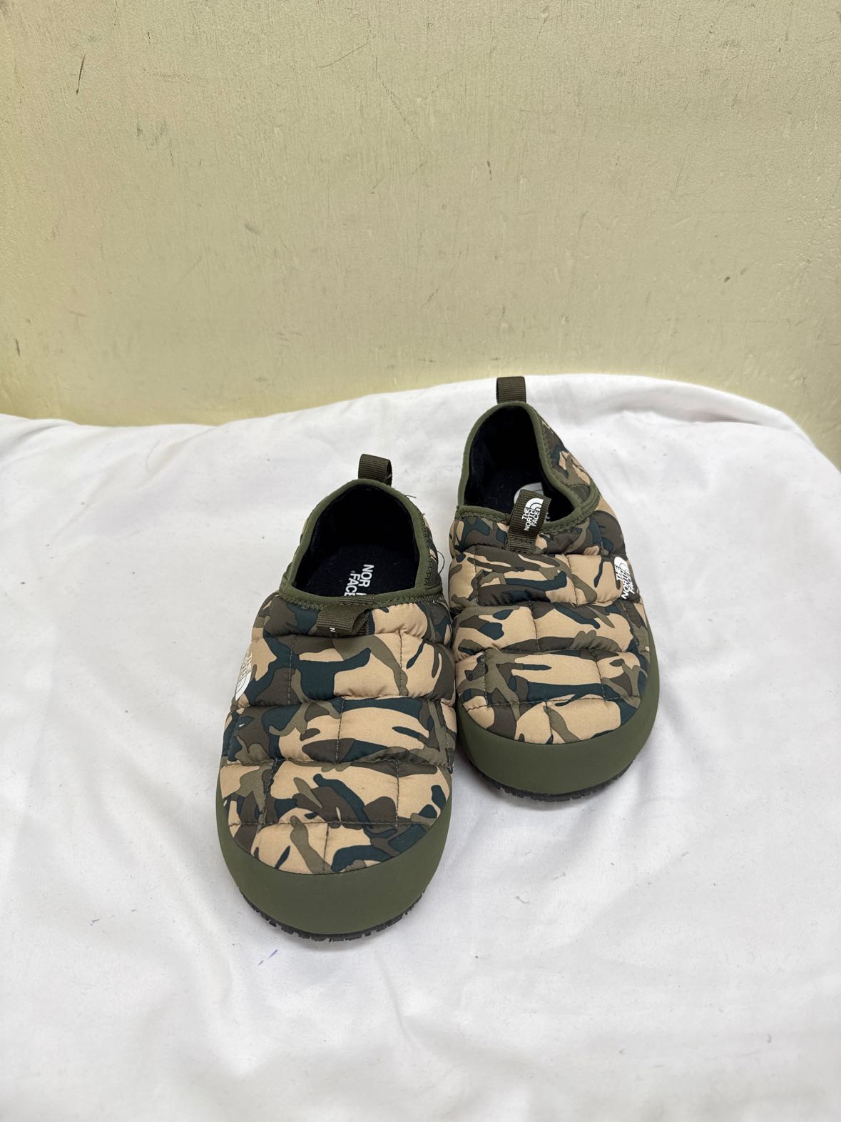 North Face Boy's Size 3 Green Camo Shoes