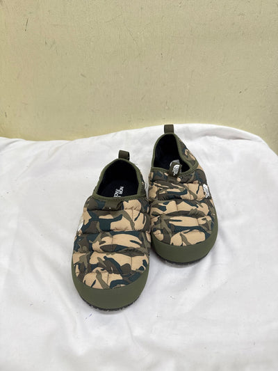 North Face Boy's Size 3 Green Camo Shoes