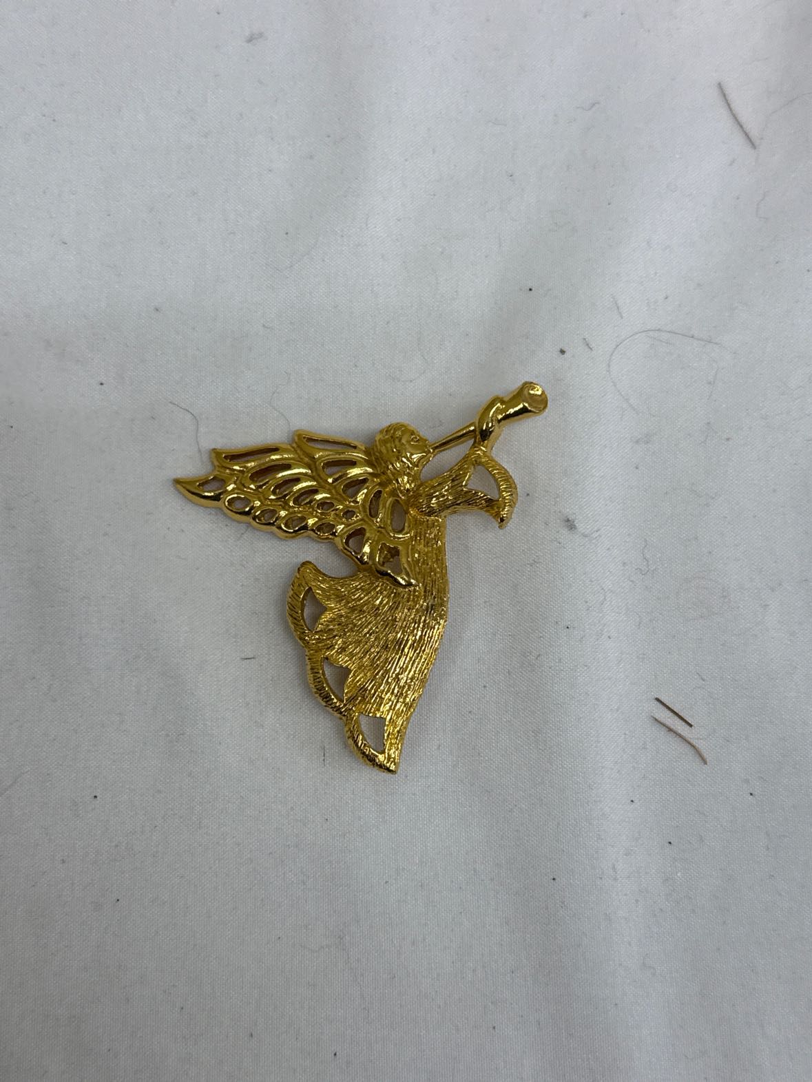Gerry's Gold Angel Brooch Pin