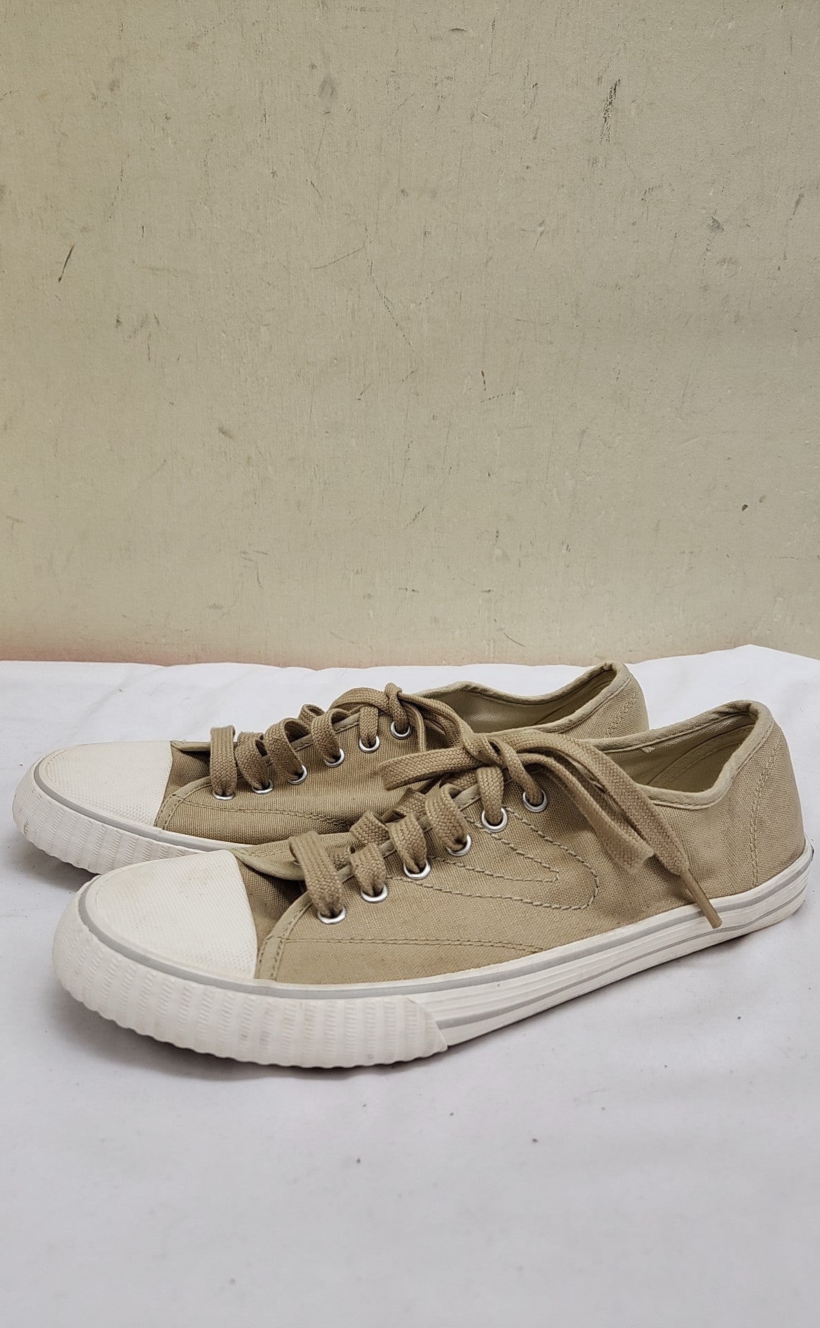 Tretorn Women's Size 8 Tan Sneakers Shoes