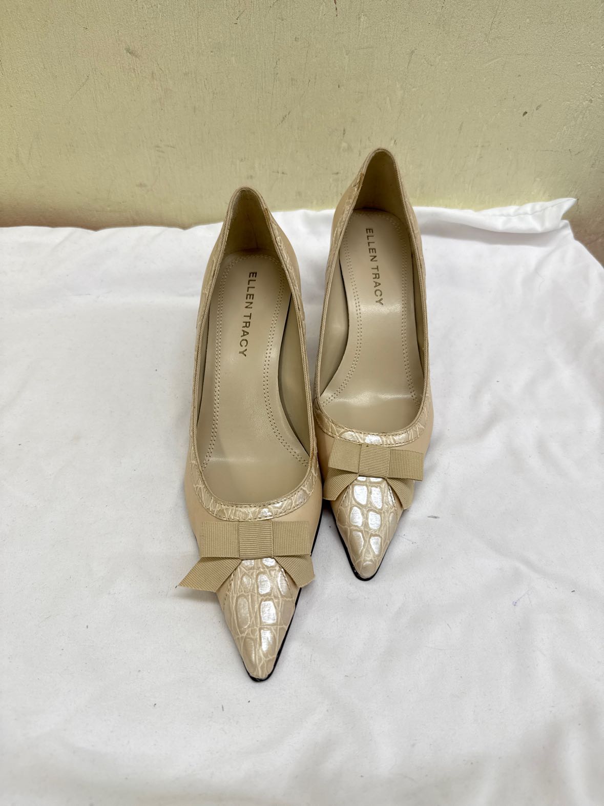 Ellen Tracy Women's Size 6-1/2 Tan Pumps Shoes