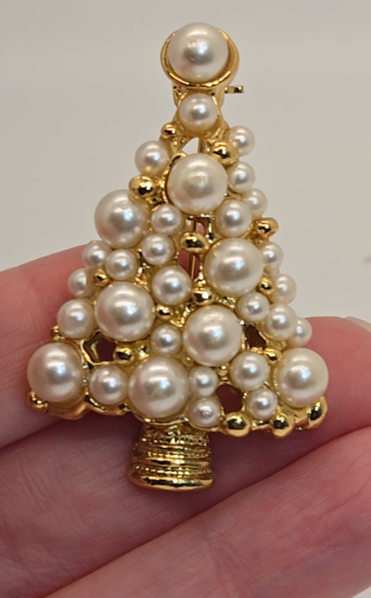 Gold White Christmas Tree Holiday Beaded Brooch Pin