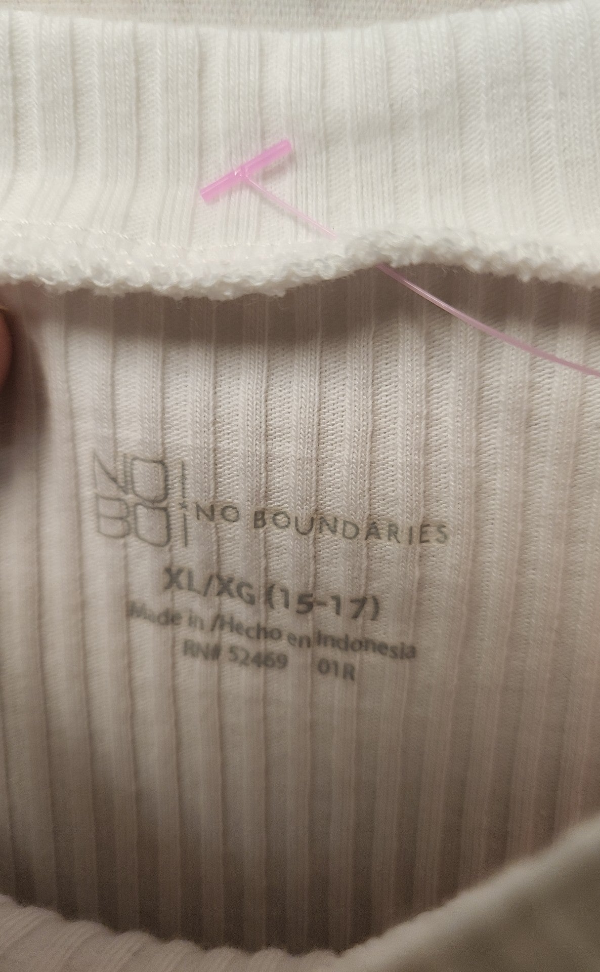 No Boundaries Women's Size XL White Short Sleeve Top