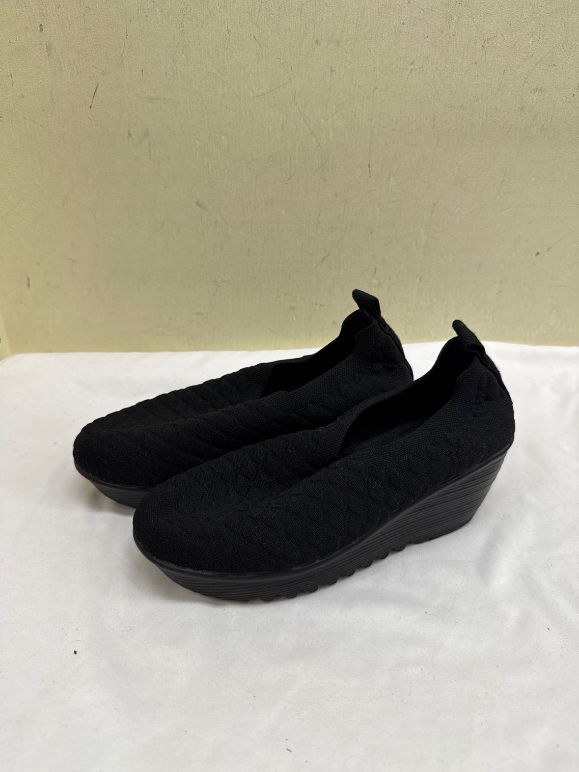 Bernie Mev Women's Size 36 = 5-1/2 Black Pumps Shoes