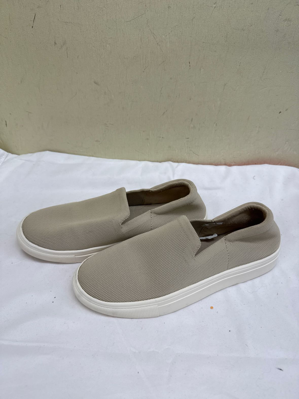 Old Navy Women's Size 7 Tan Flats Shoes