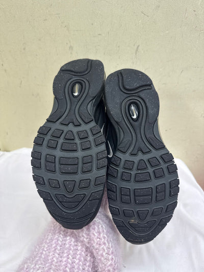 Nike Boy's Size 6 Black Shoes