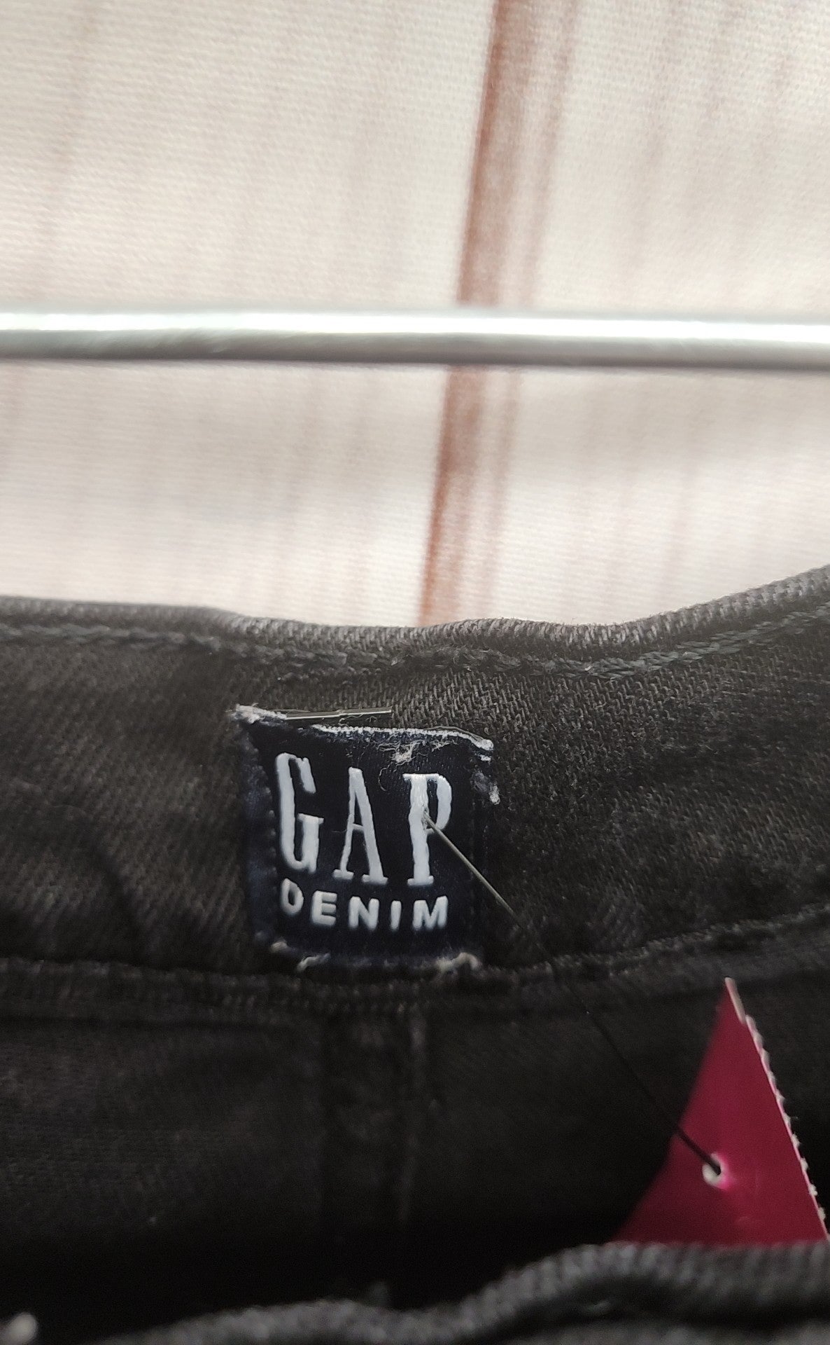 Gap Women's Size 30 (9-10) 5" Short Black Shorts