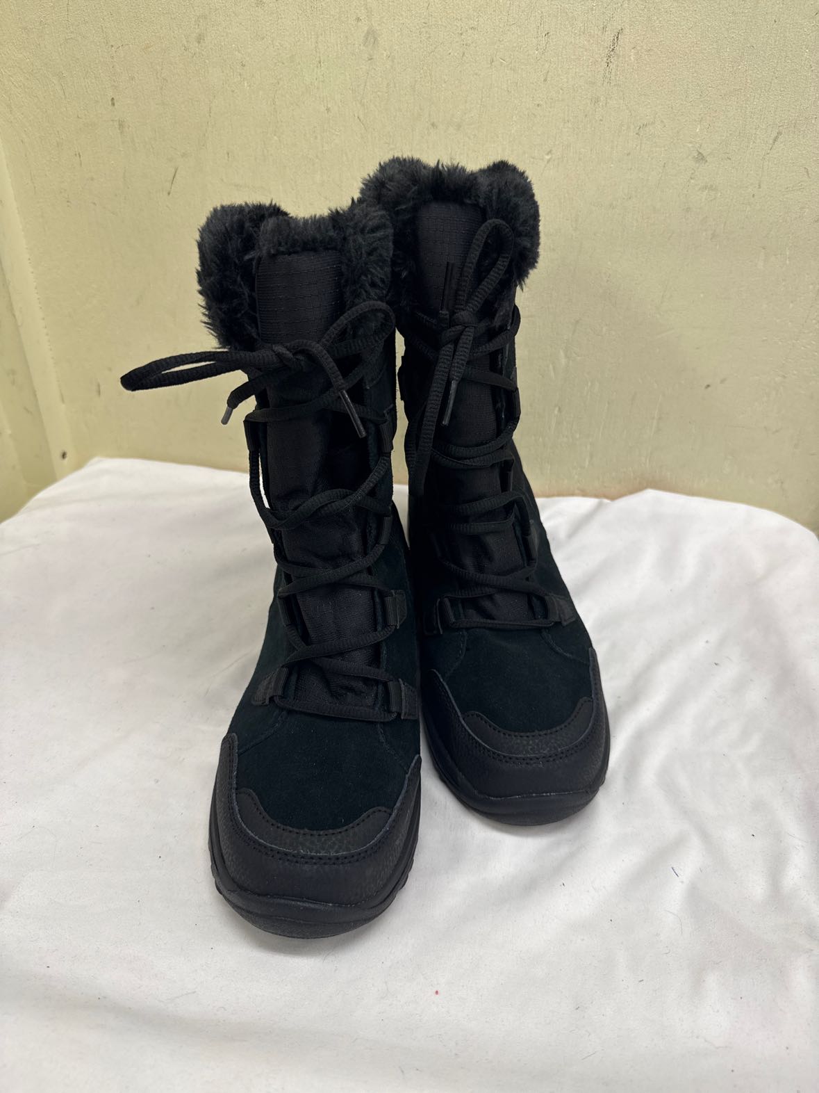 Columbia Women's Size 8-1/2 Black Boots Shoes