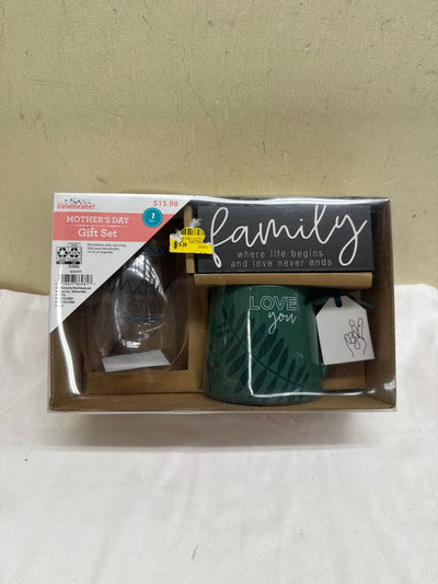 NIB Mother's Day Gift Set Mug/Wine Glass/Sign