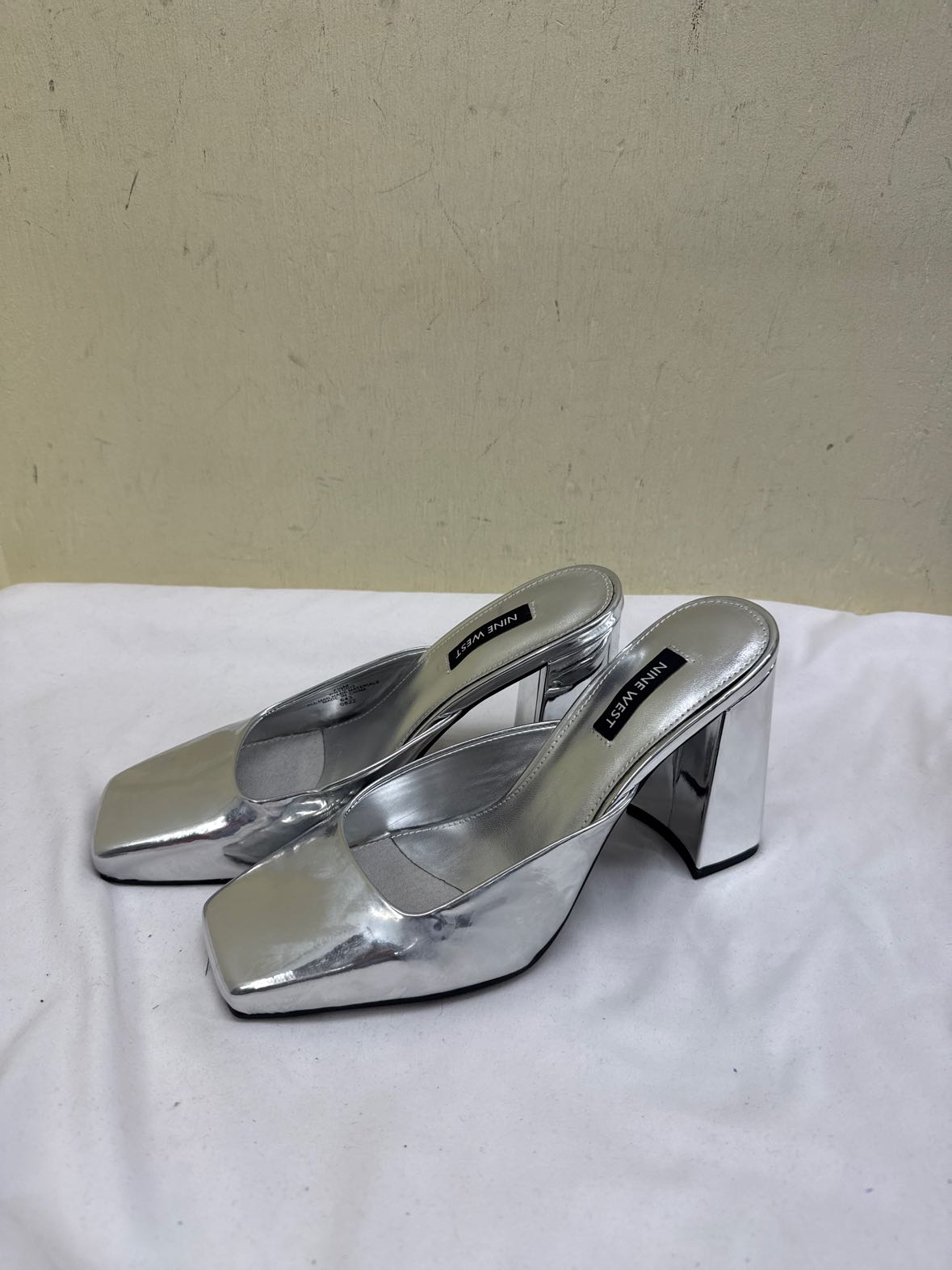 Nine West Women's Size 7-1/2 Silver Pumps Shoes