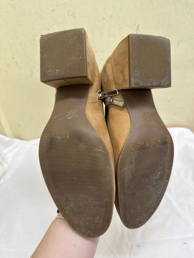 A New Day Women's Size 5-1/2 Tan Boots Shoes