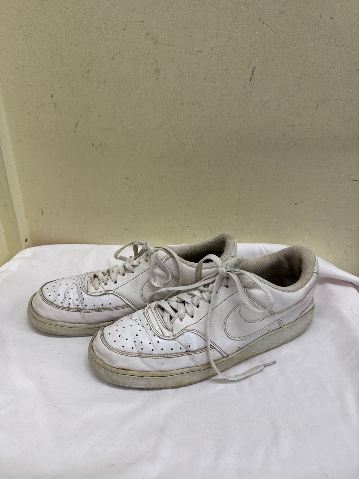 Nike Men's Size 12 White Sneakers Shoes