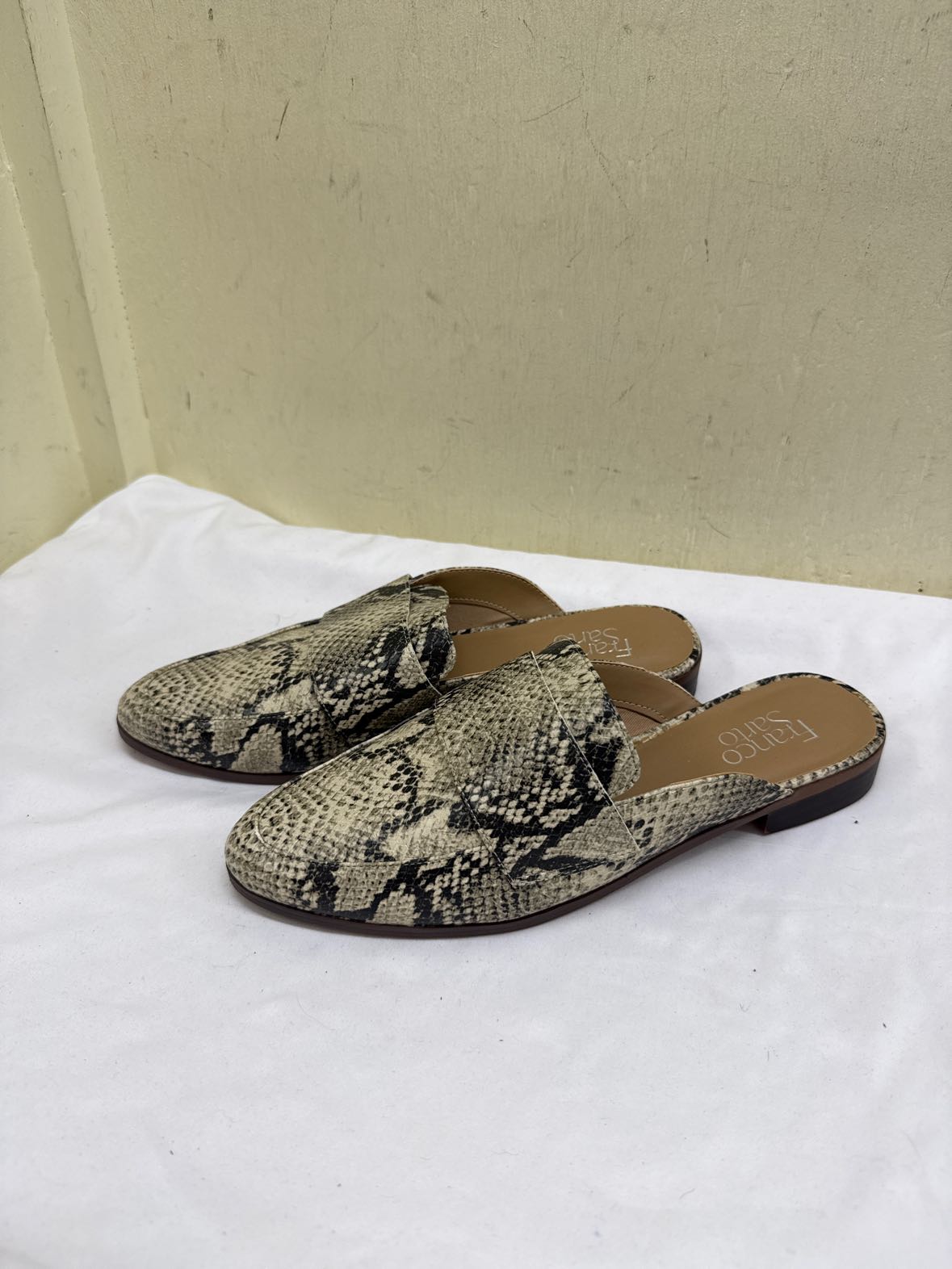 Franco Sarto Women's Size 9 Snakeskin Flats Shoes
