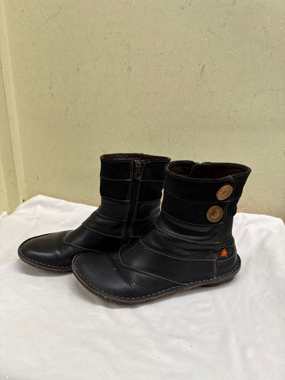 The Art Co.Women's Size 38 = 7-1/2 Black Boots Shoes
