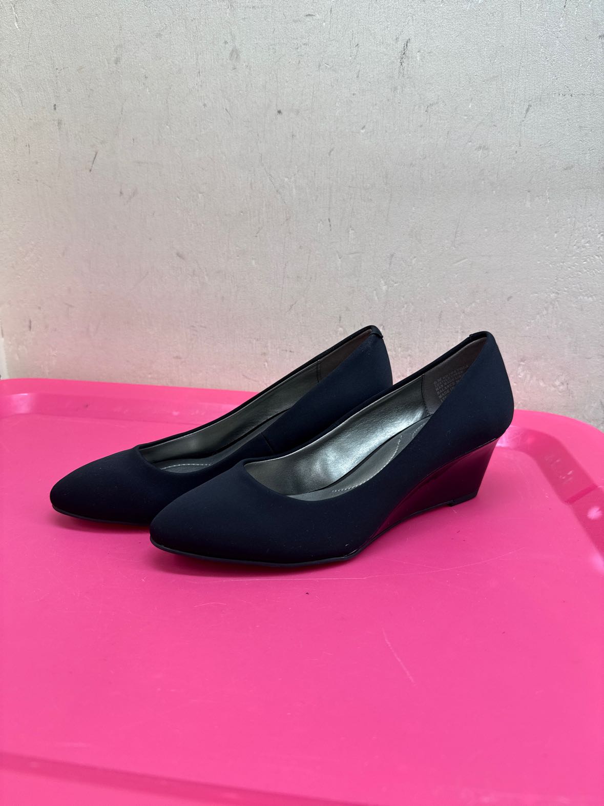 Bandolino Women's Size 6 Black Pumps