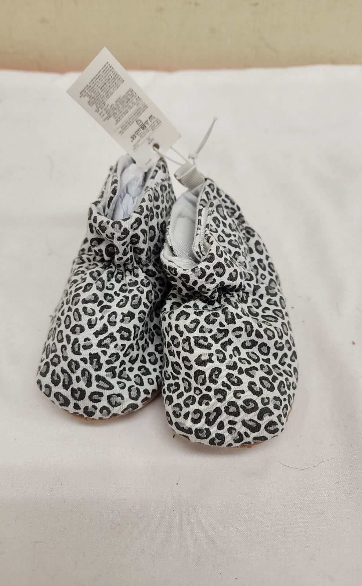 NWT Old Navy Girl's Size 3-6 Months Gray Shoes