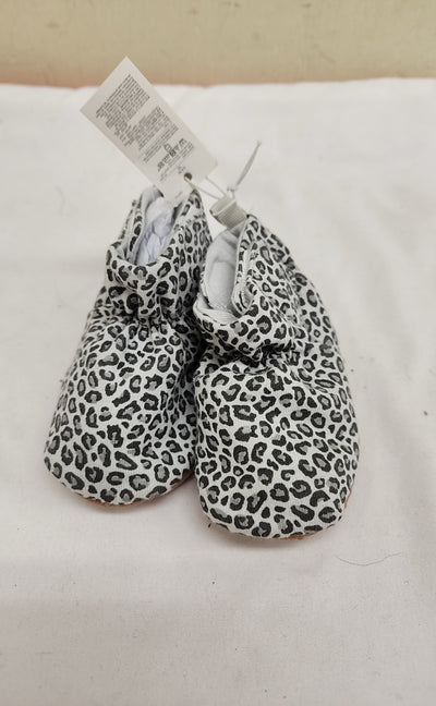 NWT Old Navy Girl's Size 3-6 Months Gray Shoes