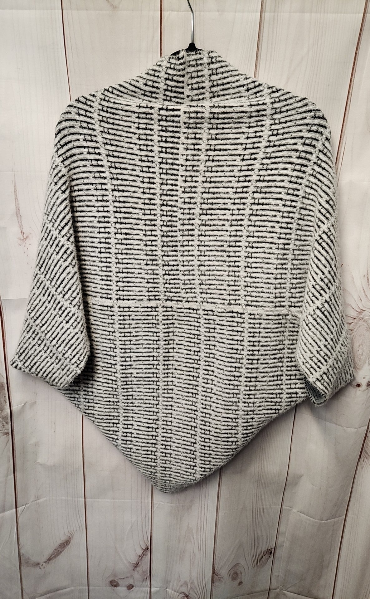 NWT Lysse Women's Size One Size White & Black Cardigan