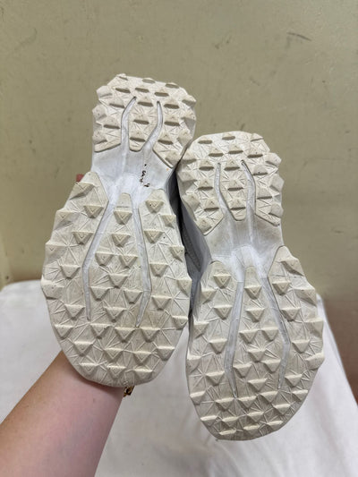 New Balance Women's Size 6 White Sneakers Shoes