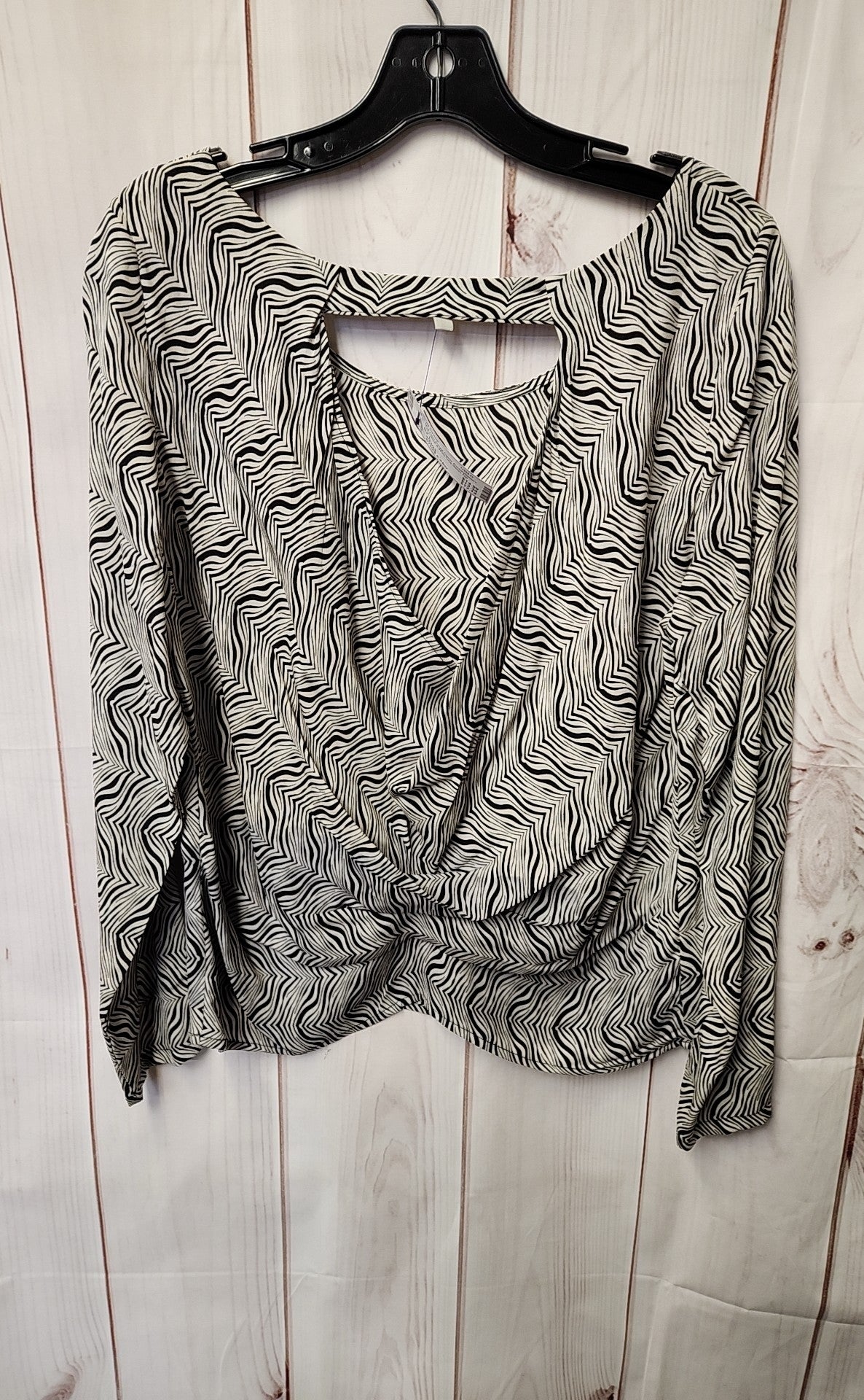 What Goes Around Comes Around Women's Size L Black & White Long Sleeve Top