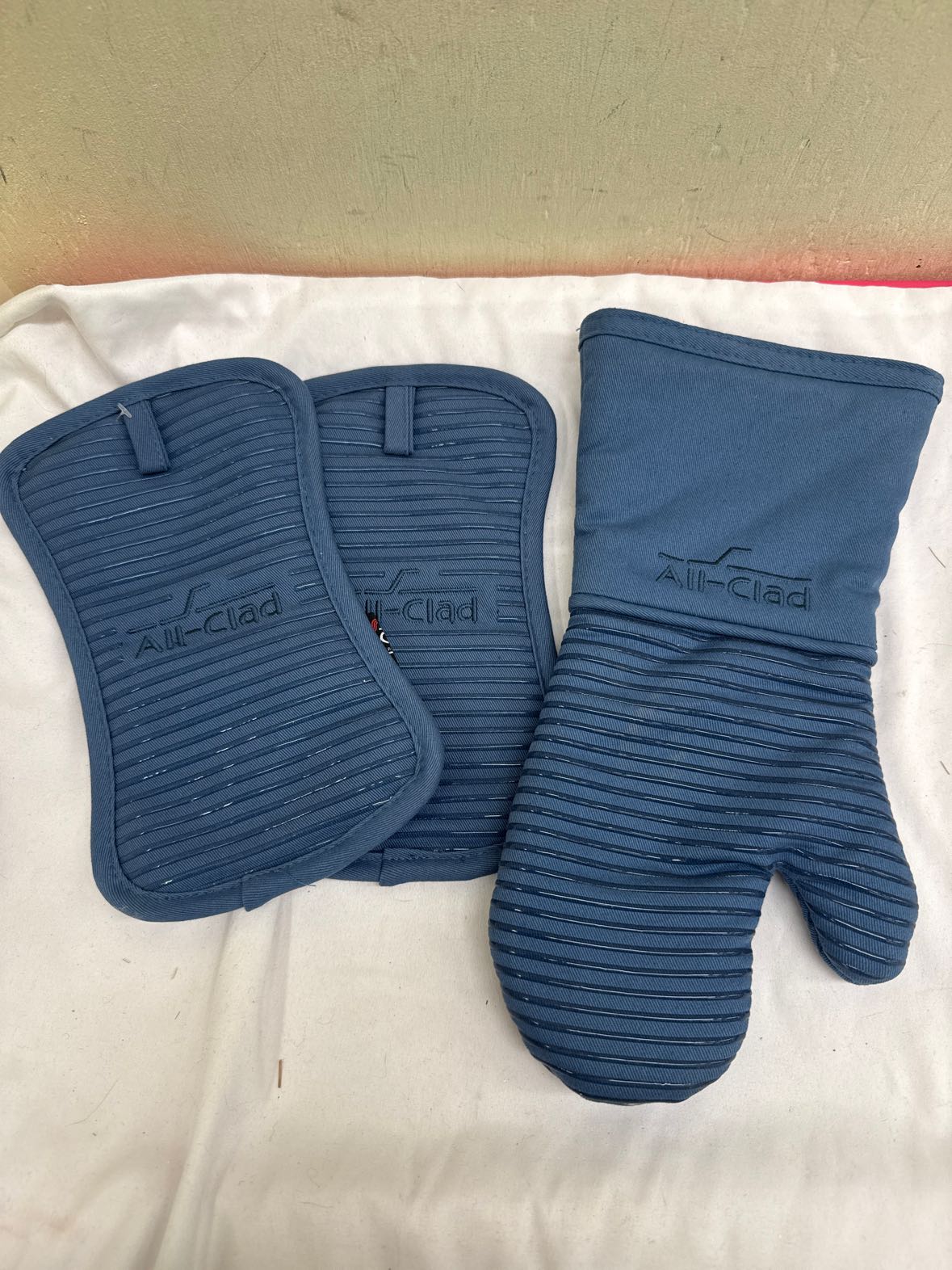 All-Clad Baking Mitts 3PCS Misc. Accessory