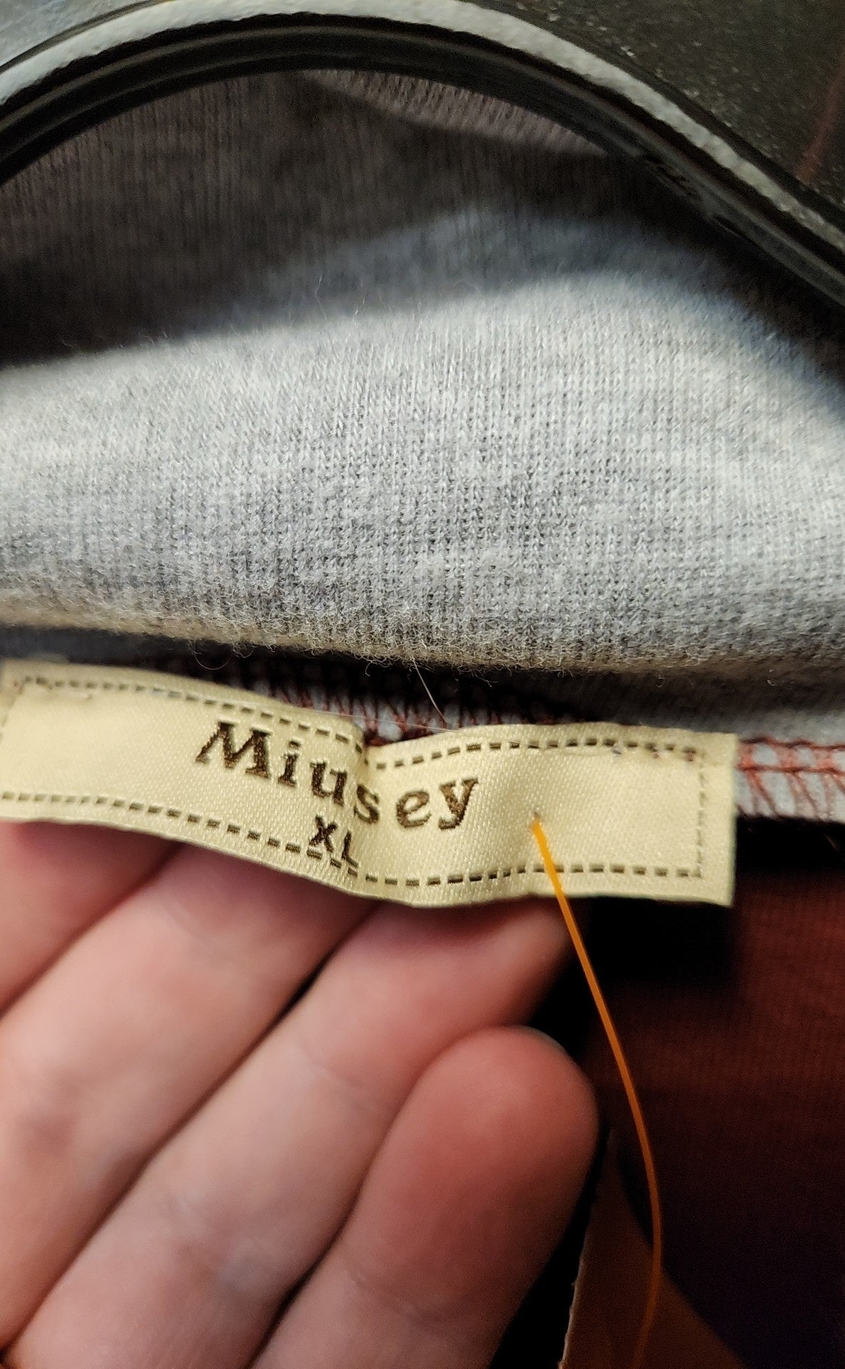 Miusey Women's Size XL Red Sweatshirt